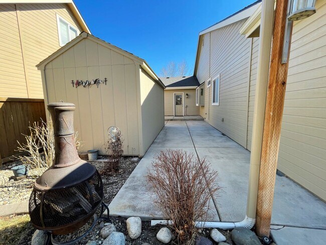 Building Photo - Beautiful 2 bed 2 bath home in the Woodbridge Subdivision.