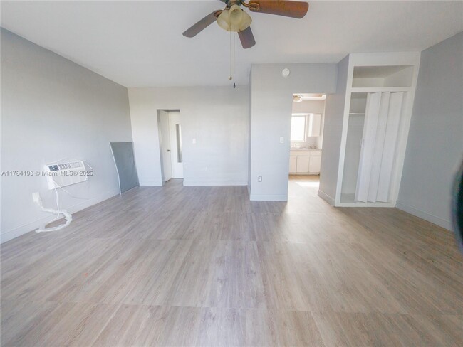 Building Photo - 2170 NW Flagler Terrace
