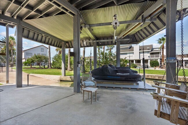 Building Photo - Waterfront Living at Its Best – For Rent on Tiki Island