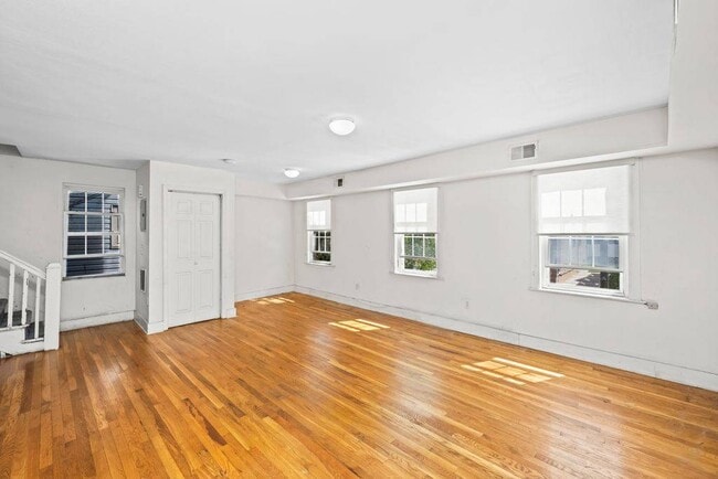 Building Photo - 143 Beach St