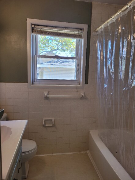 Building Photo - 704 Strozier Ln