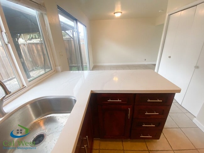 Building Photo - $2995-Updated Two Story Town Home in Blossom Valley Community of San Jose