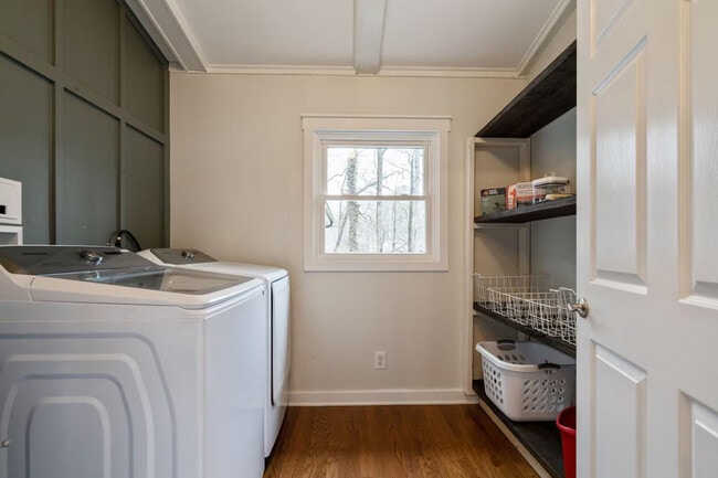 Building Photo - 306 Jason Ct