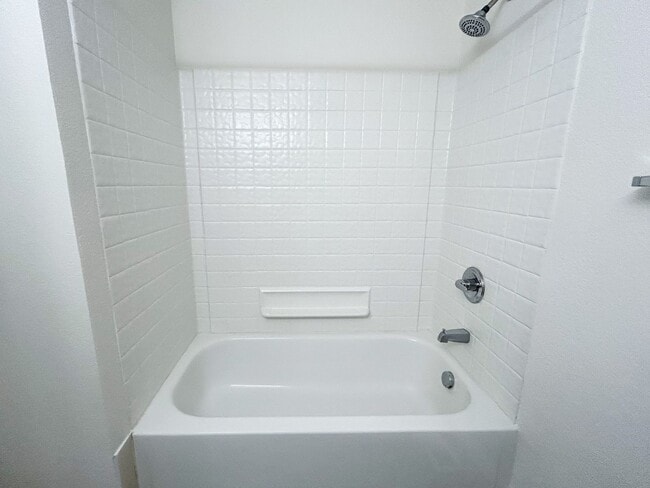 Building Photo - 1488 Warbler Dr SE