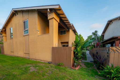 Building Photo - Two Weeks FREE Chula Vista Townhome 2 Bed 1 Bath with assigned parking, Refreshed w/prime amenities.