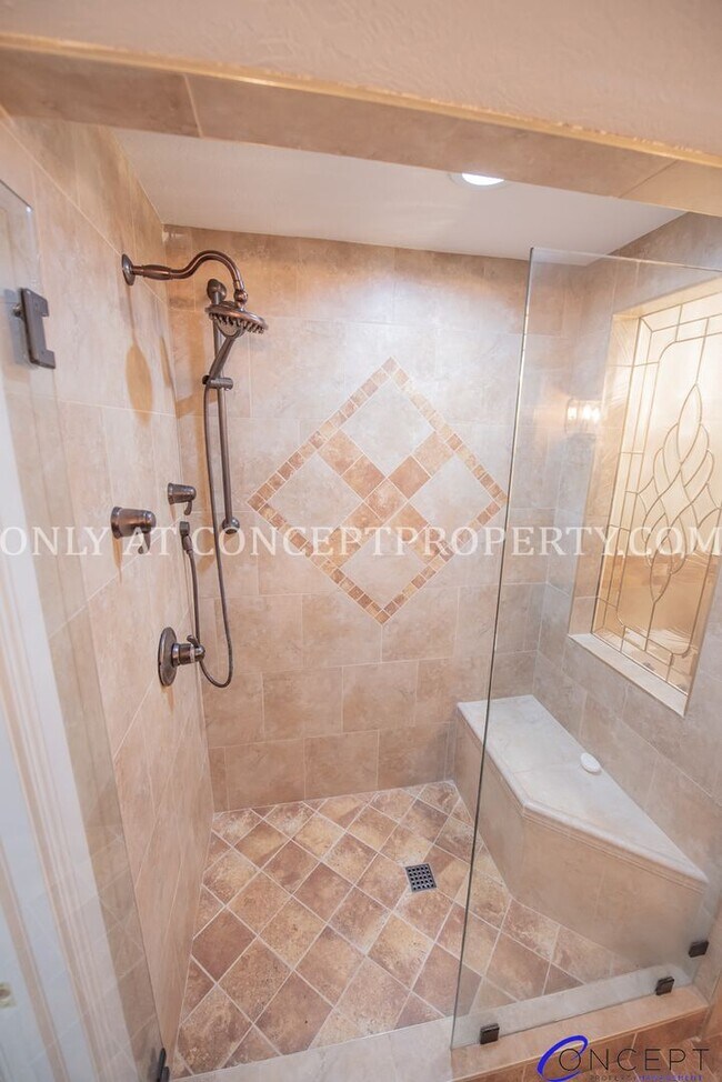 Building Photo - Attractive 4 Bed 3 Bathroom Home: Backing Park - 2 Car Garage