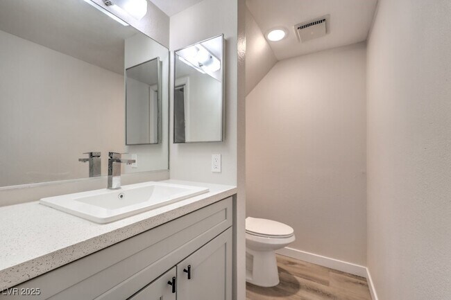 Building Photo - 3683 Villa Knolls E Dr