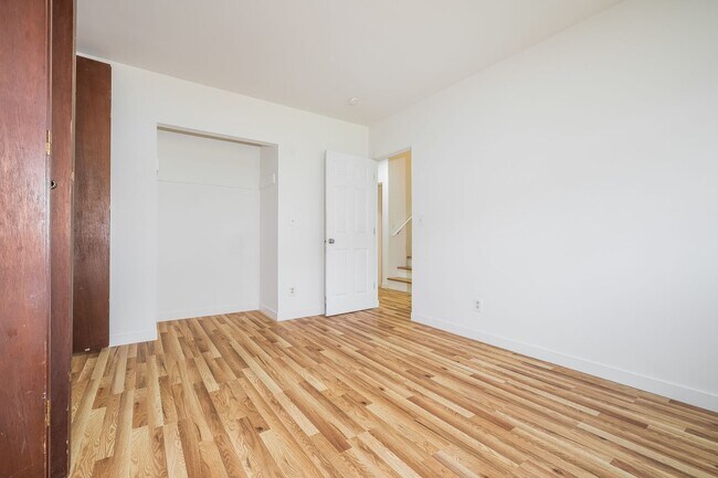 Building Photo - Versatile 5 Bedroom Retreat with Office and Outdoor Living in Burien