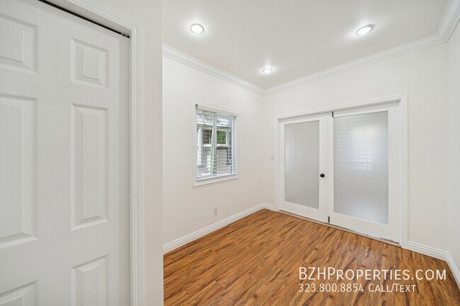 Building Photo - 6680 De Longpre Ave