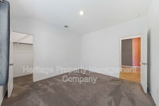 Building Photo - 2700 Coral Vly
