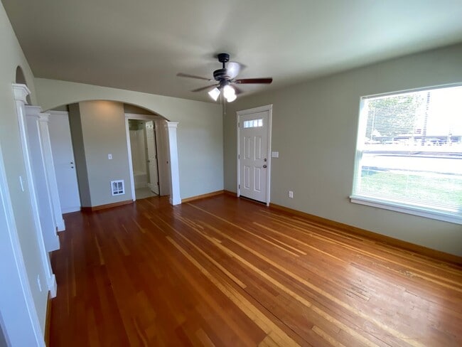 Building Photo - Beautifully Remodeled Springfield Cottage