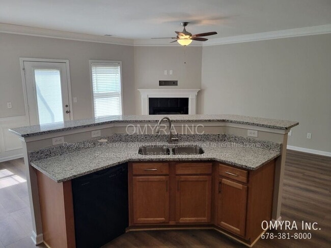 Building Photo - Gorgeous Home in Quiet Neighborhood with Swimming Pool in Fairburn!