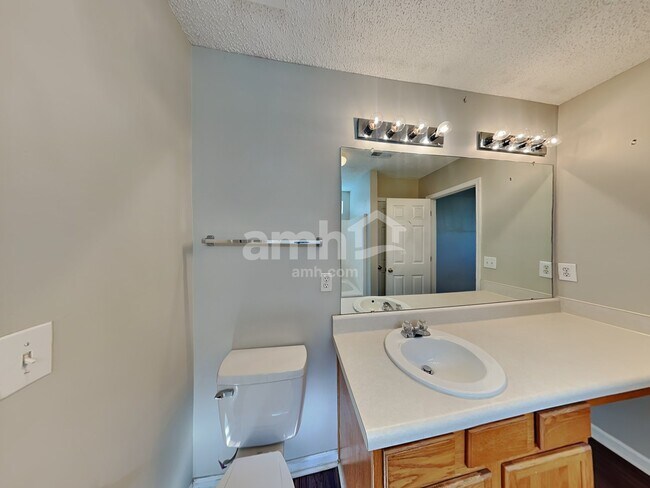 Building Photo - 3928 Edgeview Dr