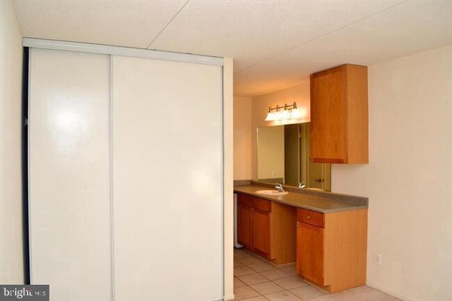 Building Photo - 75 S Reynolds St