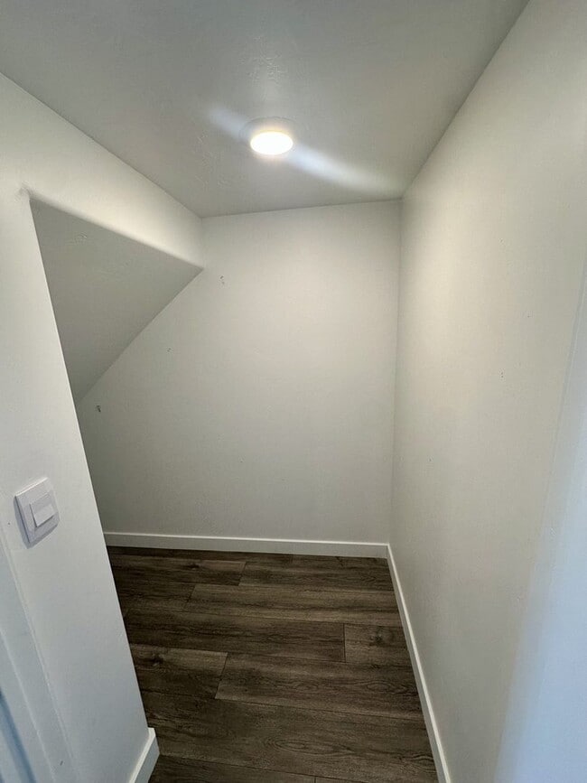 Building Photo - Adorable Long Valley Townhome!