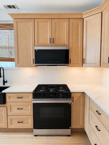 Kitchen - 2nd floor - 2822 W 40th St