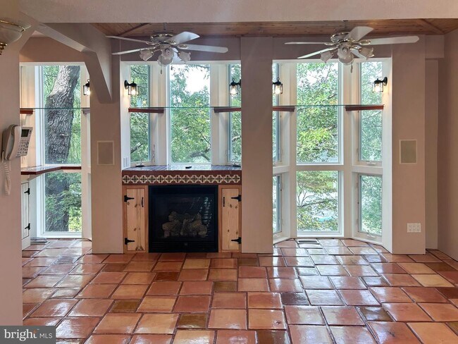 Building Photo - Potomac View