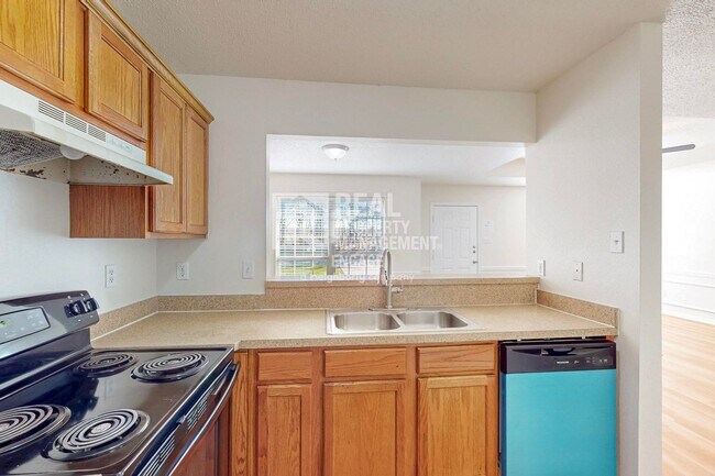 Building Photo - 404 Truman St