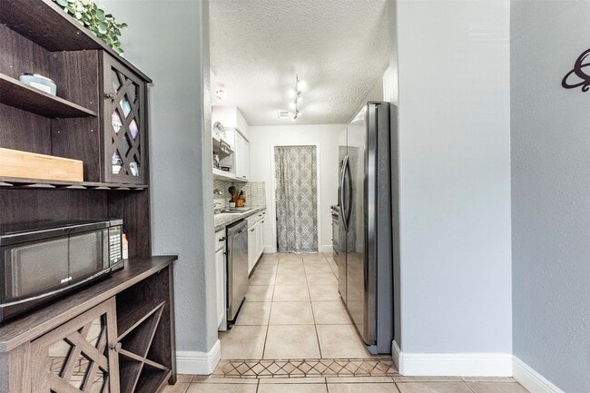 Building Photo - 405 Avondale Ln