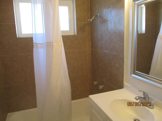 Building Photo - 3227 Altura Ave
