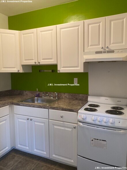 Building Photo - 90 Brainerd Rd