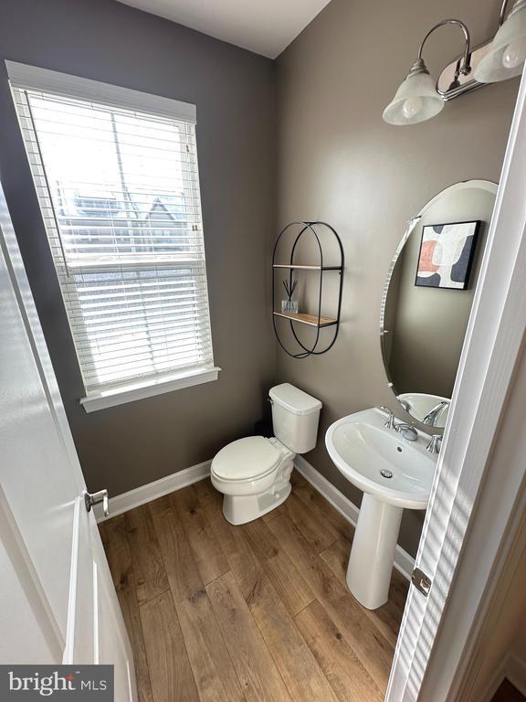 Building Photo - 127 Capital Ct