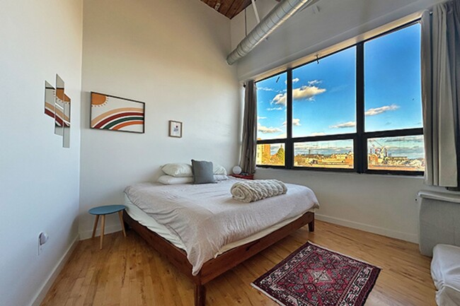 Building Photo - Avl Now - Downtown Salem luxury loft-style...