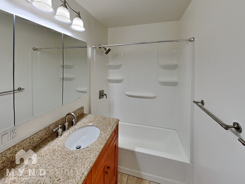 Building Photo - 2515 64th Ave