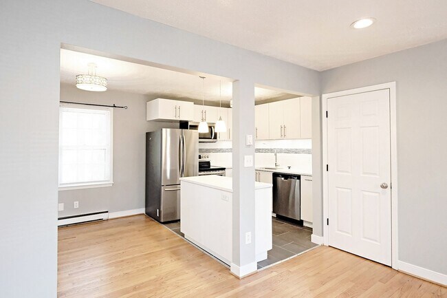 Building Photo - Nicely Updated Duplex Near UVA Medical Center