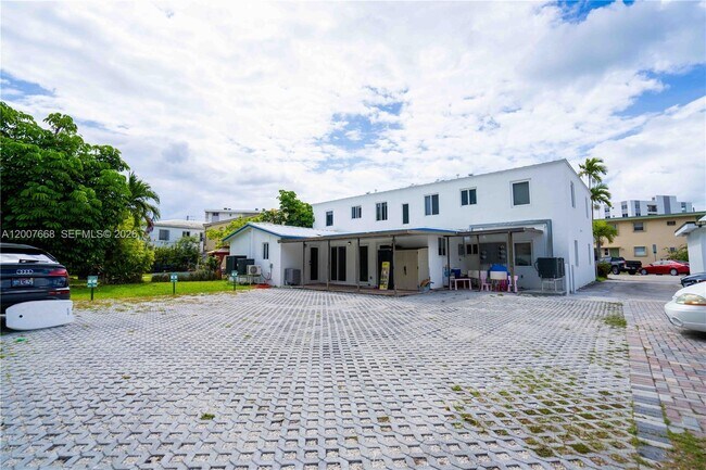 Building Photo - 725 81st St