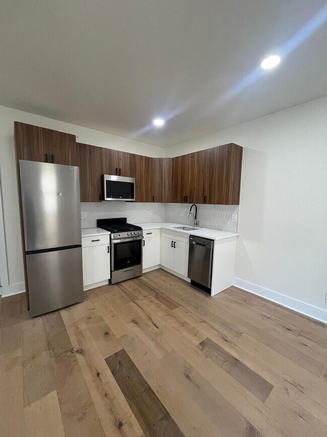 Building Photo - Beautiful Unit in  unit in a good location in south Philly