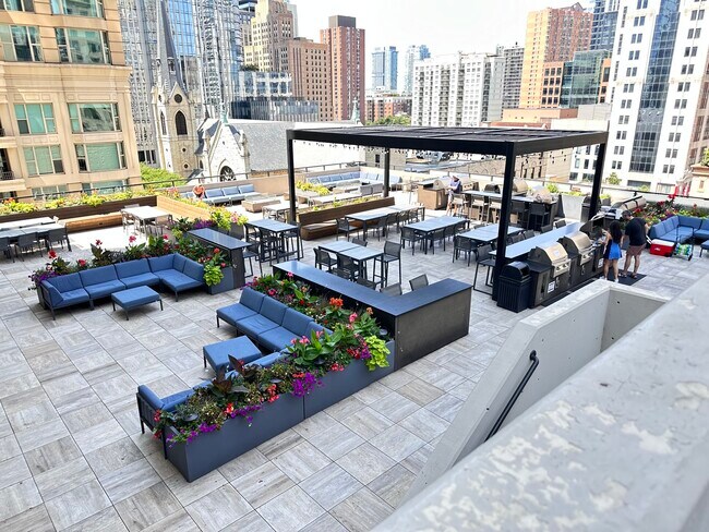 Building Photo - 30 E Huron St