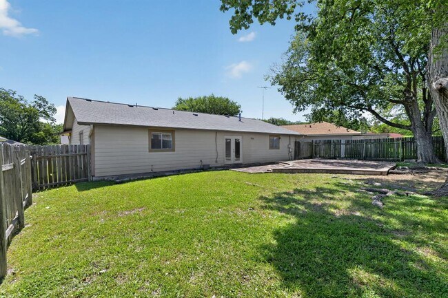 Building Photo - 8602 Colonial Dr