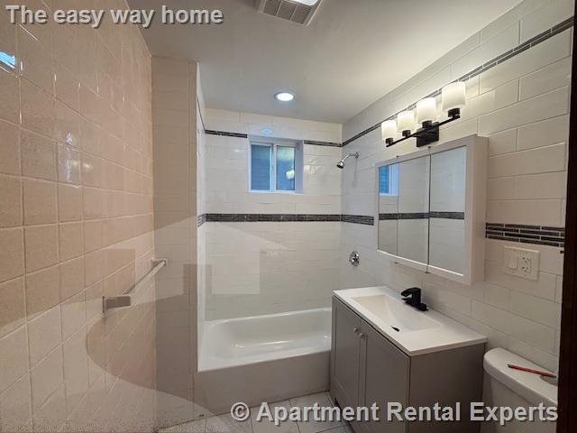 Building Photo - Somerville/Davis Square 2+ Bedroom - Parki...