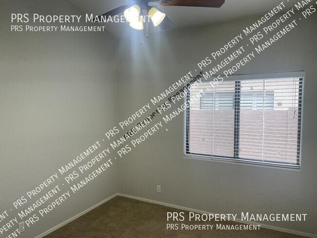 Building Photo - 2152 W Myrtle Dr