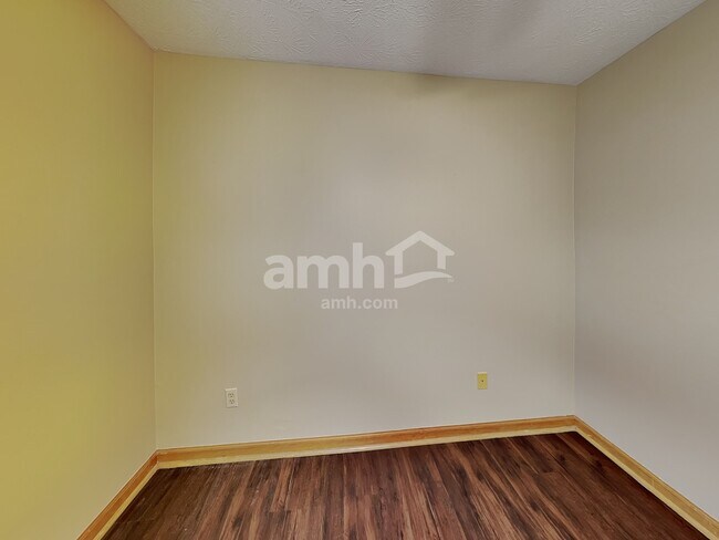 Building Photo - 464 E Quail Wood Ln