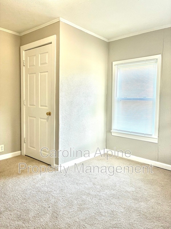 Building Photo - 1508 W Walnut Ave