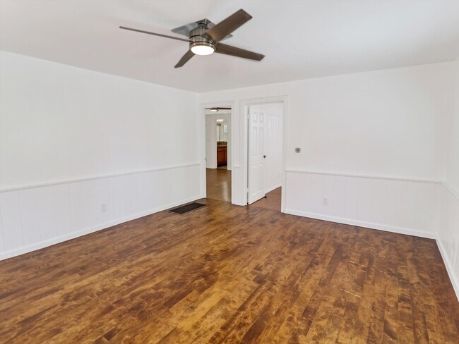 Building Photo - 218 25th Pl