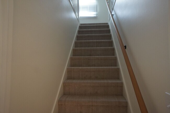Building Photo - SE Portland 3-bedroom remodeled Bungalow