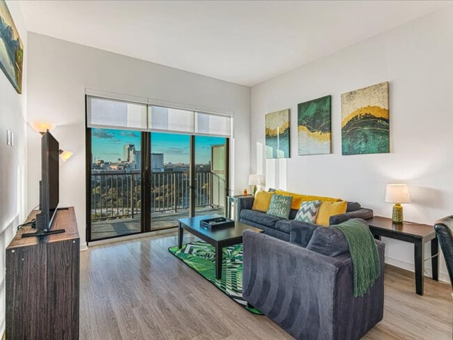 Building Photo - 2121 Holcombe Blvd