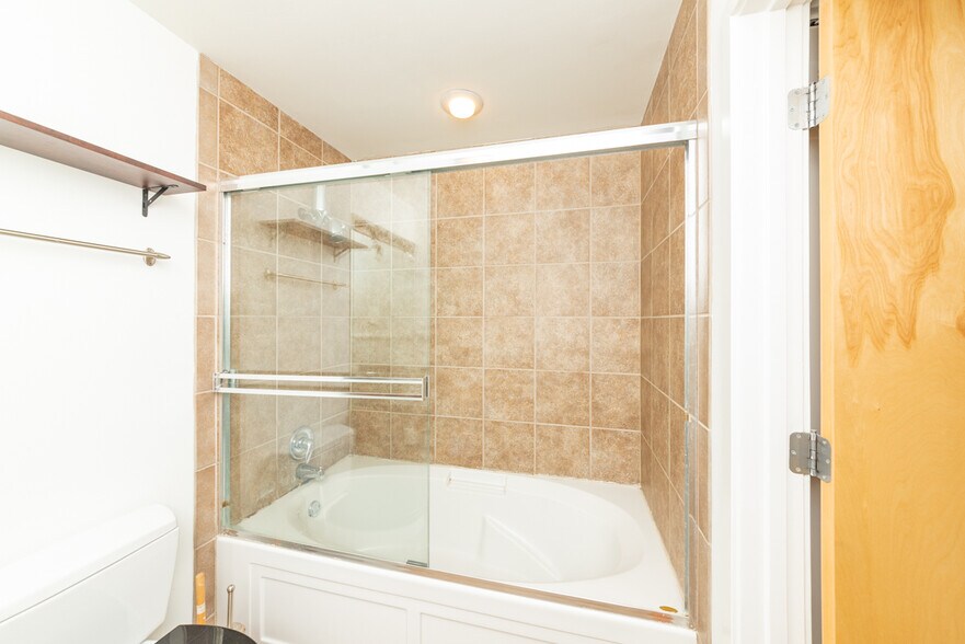 Building Photo - 630 N Franklin St