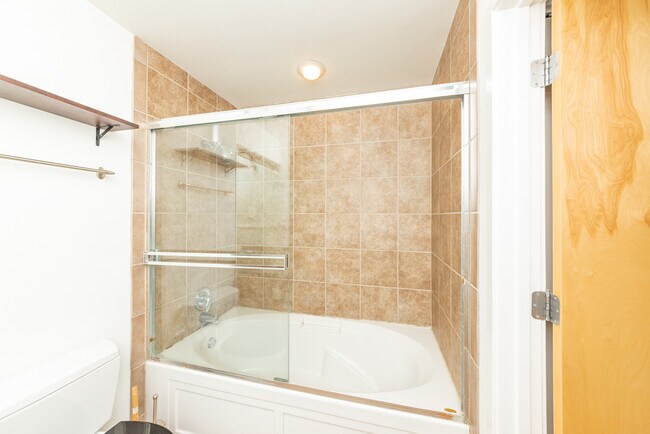 Building Photo - 630 N Franklin St