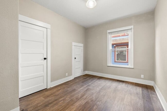 Building Photo - 5530 N Haight Ave