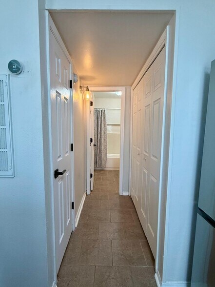 Building Photo - 2932 Manhattan Blvd