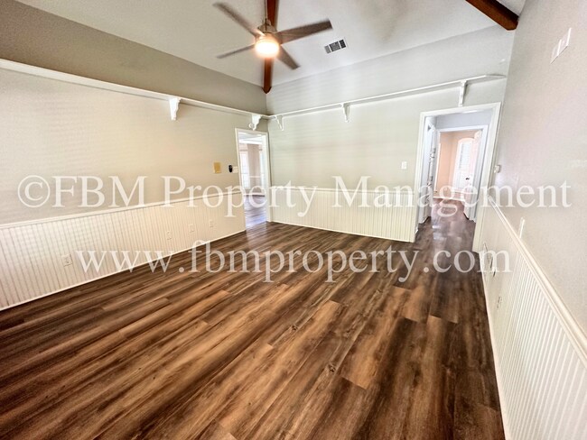 Building Photo - Charming 3 Bedroom, 2.5 Bathroom Home in A...