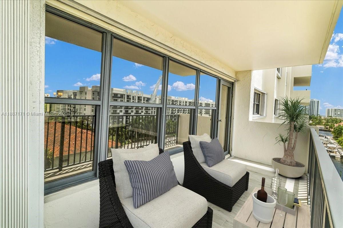 Building Photo - 3200 Port Royale Dr N