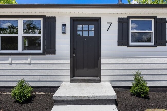 Building Photo - 7 Coville Dr