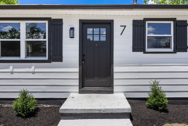 Building Photo - Spacious 3-Bedroom Home with Large Yard in Browns Mills