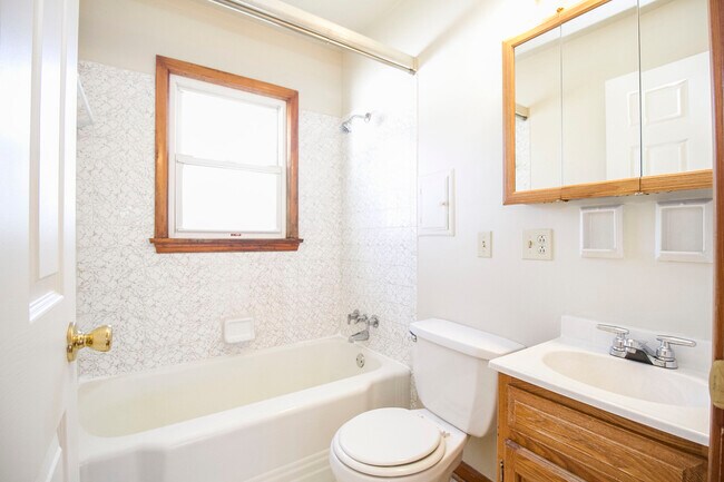 Building Photo - 2859 Boxwood Rd
