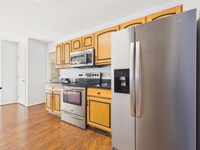 Building Photo - Gorgeous 3 Bedroom Single Family